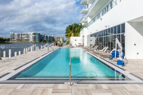 Condominio en venta en Hollywood, Florida, 2 dormitorios № 2077228 - foto 16