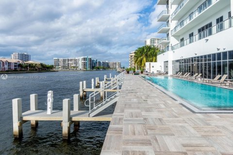 Condominio en venta en Hollywood, Florida, 2 dormitorios № 2077228 - foto 17