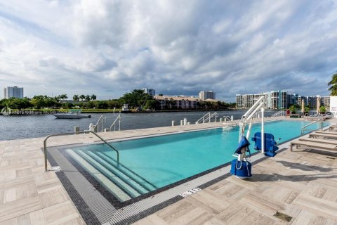 Condominio en venta en Hollywood, Florida, 2 dormitorios № 2077228 - foto 19