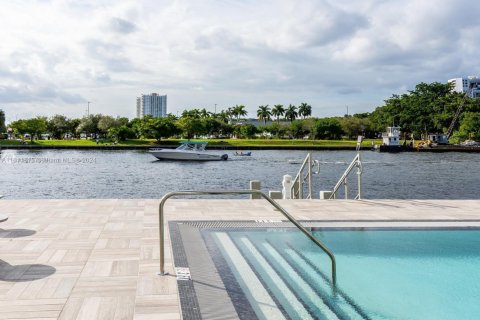 Condominio en venta en Hollywood, Florida, 2 dormitorios № 2077228 - foto 18