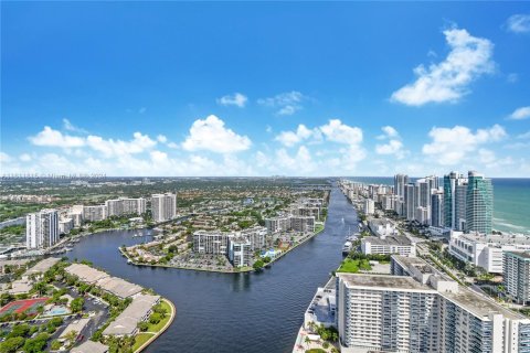Condominio en venta en Hollywood, Florida, 2 dormitorios № 2077228 - foto 9