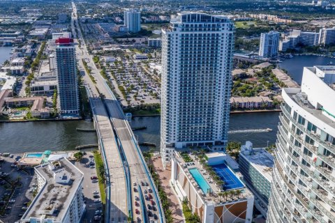 Condominio en venta en Hollywood, Florida, 2 dormitorios № 2077228 - foto 13