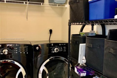 Condo in Delray Beach, Florida, 2 bedrooms  № 1961671 - photo 11