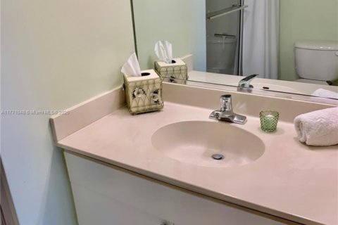 Condo in Delray Beach, Florida, 2 bedrooms  № 1961671 - photo 9