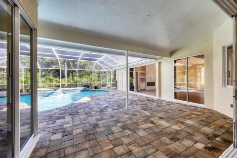 House in University Park, Florida 3 bedrooms, 241.27 sq.m. № 2142936 - photo 27