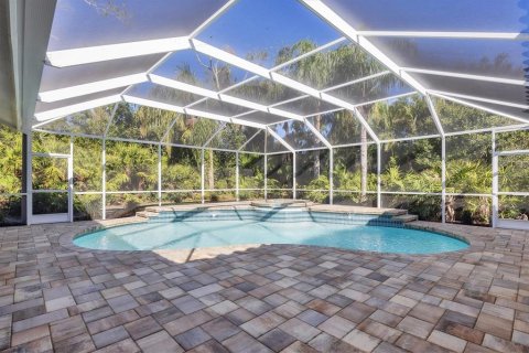 House in University Park, Florida 3 bedrooms, 241.27 sq.m. № 2142936 - photo 26