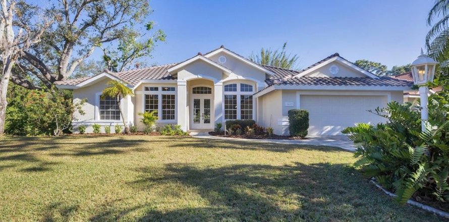 House in University Park, Florida 3 bedrooms, 241.27 sq.m. № 2142936