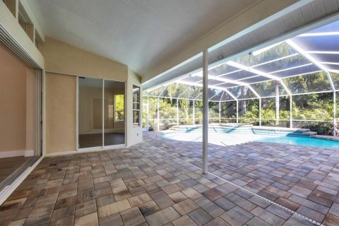 House in University Park, Florida 3 bedrooms, 241.27 sq.m. № 2142936 - photo 28
