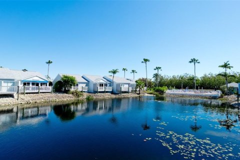 House in Bradenton, Florida 2 bedrooms, 118.17 sq.m. № 2277909 - photo 6