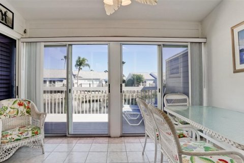 House in Bradenton, Florida 2 bedrooms, 118.17 sq.m. № 2277909 - photo 8