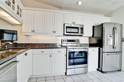 House in Bradenton, Florida 2 bedrooms, 118.17 sq.m. № 2277909 - photo 16