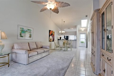 House in Bradenton, Florida 2 bedrooms, 118.17 sq.m. № 2277909 - photo 10