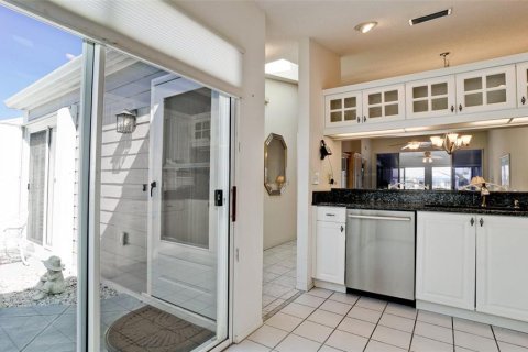 House in Bradenton, Florida 2 bedrooms, 118.17 sq.m. № 2277909 - photo 19