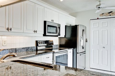 House in Bradenton, Florida 2 bedrooms, 118.17 sq.m. № 2277909 - photo 15
