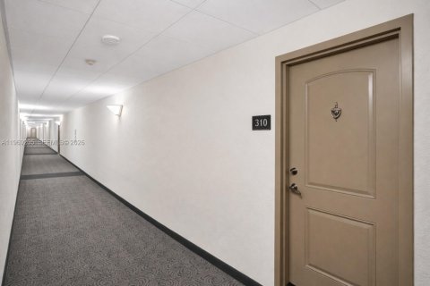 Copropriété à louer à Sunny Isles Beach, Floride: 1 chambre, 92.07 m2 № 2030158 - photo 16