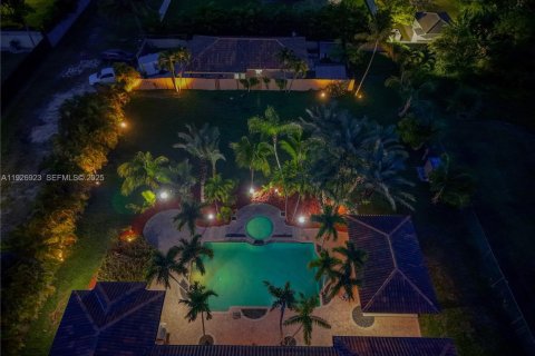 Casa en venta en Miami, Florida, 8 dormitorios, 563.73 m2 № 1985929 - foto 5