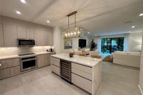 Townhouse in Miami, Florida 3 bedrooms, 233.09 sq.m. № 1955155 - photo 1