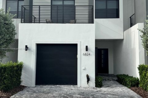 Townhouse in Miami, Florida 3 bedrooms, 233.09 sq.m. № 1955155 - photo 2