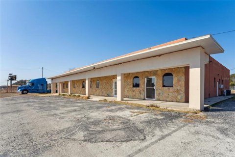 Commercial property in Dade City, Florida 451.51 sq.m. № 2329096