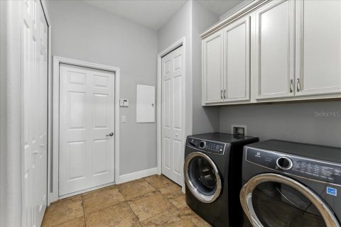 House in Melbourne, Florida 5 bedrooms, 244.98 sq.m. № 1825315 - photo 30
