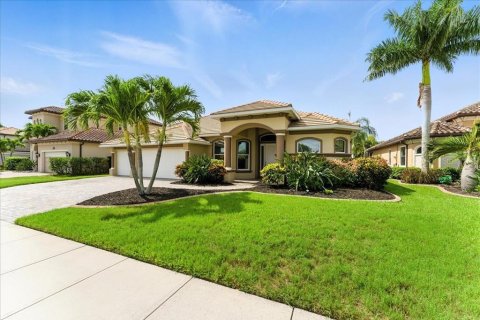 House in Melbourne, Florida 5 bedrooms, 244.98 sq.m. № 1825315 - photo 1