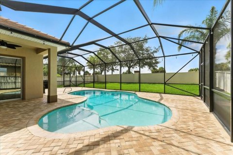House in Melbourne, Florida 5 bedrooms, 244.98 sq.m. № 1825315 - photo 2