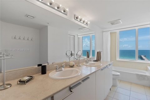 Copropriété à louer à Sunny Isles Beach, Floride: 2 chambres, 157.75 m2 № 2154490 - photo 8