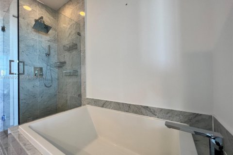 Condominio en alquiler en Miami, Florida, 3 dormitorios, 134.15 m2 № 2036081 - foto 10