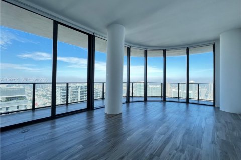 Condominio en alquiler en Miami, Florida, 3 dormitorios, 134.15 m2 № 2036081 - foto 3