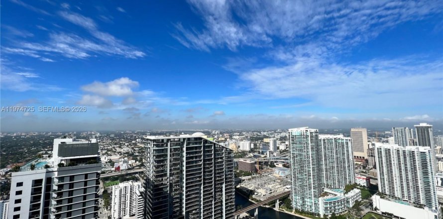 Condominio en Miami, Florida, 3 dormitorios  № 2036081