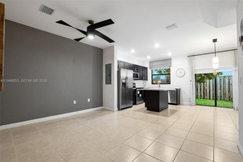 Townhouse in Miami, Florida 3 bedrooms, 122.63 sq.m. № 2002966 - photo 3