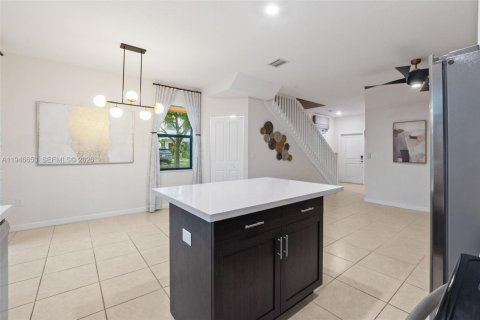 Townhouse in Miami, Florida 3 bedrooms, 122.63 sq.m. № 2002966 - photo 8