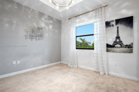 Townhouse in Miami, Florida 3 bedrooms, 122.63 sq.m. № 2002966 - photo 14