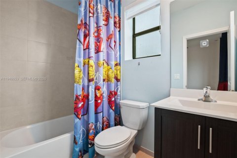 Townhouse in Miami, Florida 3 bedrooms, 122.63 sq.m. № 2002966 - photo 21