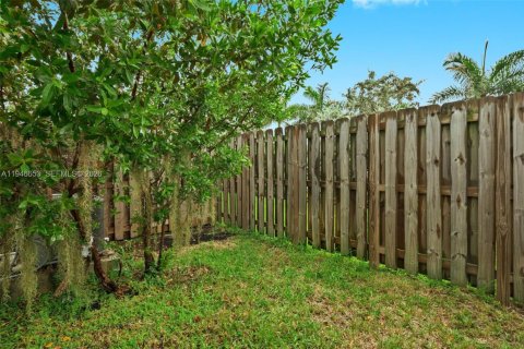 Townhouse in Miami, Florida 3 bedrooms, 122.63 sq.m. № 2002966 - photo 24