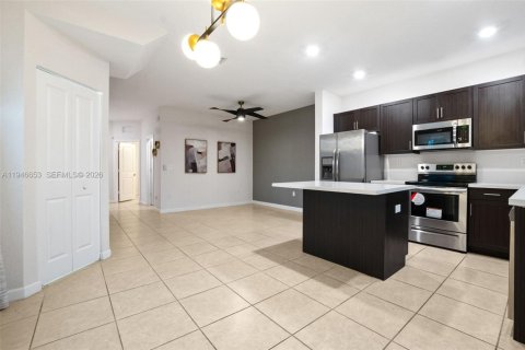 Townhouse in Miami, Florida 3 bedrooms, 122.63 sq.m. № 2002966 - photo 6