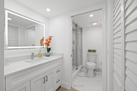Condo in Pembroke Pines, Florida, 2 bedrooms  № 1926722 - photo 12