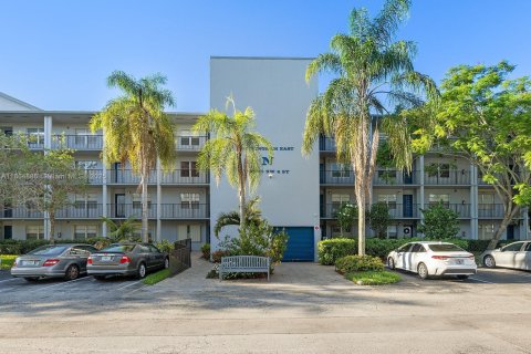 Condo in Pembroke Pines, Florida, 2 bedrooms  № 1926722 - photo 30
