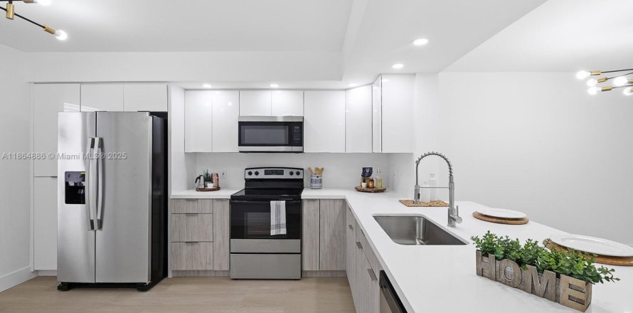 Condo in Pembroke Pines, Florida, 2 bedrooms № 1926722