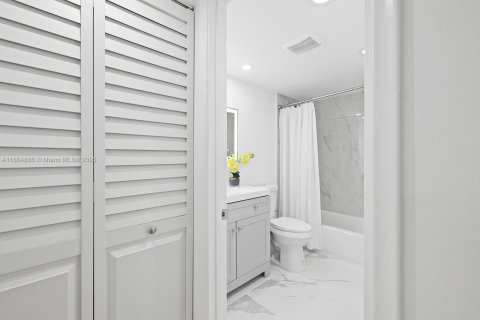 Condo in Pembroke Pines, Florida, 2 bedrooms  № 1926722 - photo 21