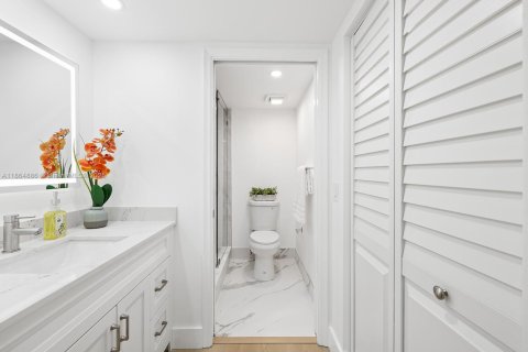 Condo in Pembroke Pines, Florida, 2 bedrooms  № 1926722 - photo 14