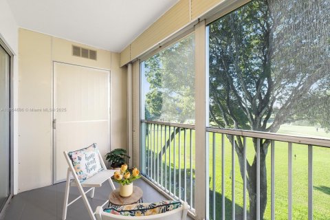 Condo in Pembroke Pines, Florida, 2 bedrooms  № 1926722 - photo 24