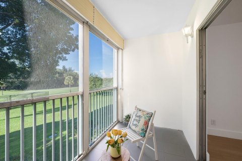 Condo in Pembroke Pines, Florida, 2 bedrooms  № 1926722 - photo 25