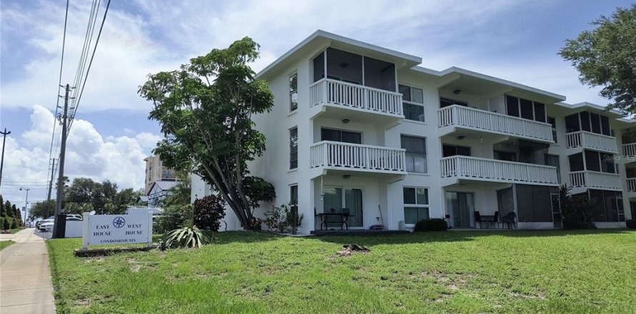 Condo in Belleair Bluffs, Florida, 1 bedroom  № 2166898