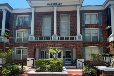 Condo in Lauderhill, Florida, 2 bedrooms  № 1961649 - photo 10