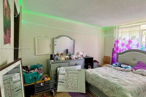 Condo in Lauderhill, Florida, 2 bedrooms  № 1961649 - photo 26