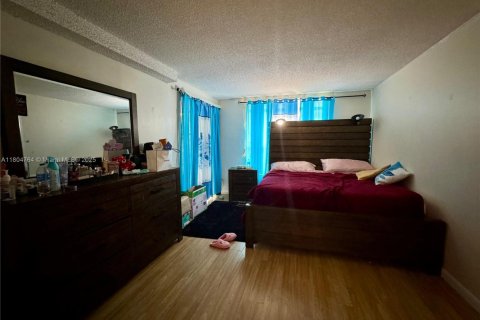 Condo in Lauderhill, Florida, 2 bedrooms  № 1961649 - photo 19