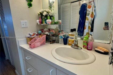 Condo in Lauderhill, Florida, 2 bedrooms  № 1961649 - photo 22