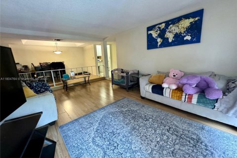 Condo in Lauderhill, Florida, 2 bedrooms  № 1961649 - photo 13