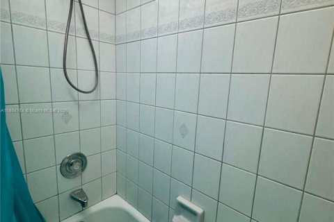 Condo in Lauderhill, Florida, 2 bedrooms  № 1961649 - photo 23